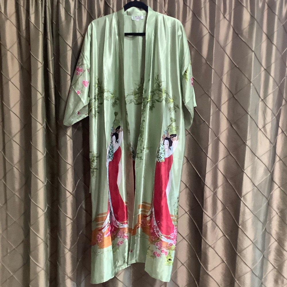 NWOT- Asian Sateen Plus Robe - Picture 2 of 3